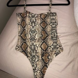 never been worn adorable Snake print bodysuit